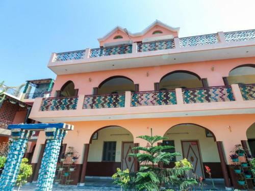 Oyo 70903 Hotel Rudra