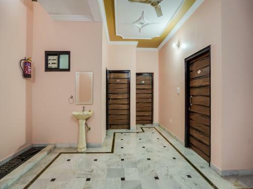 Hotel Oyo 75521 Silk Inn