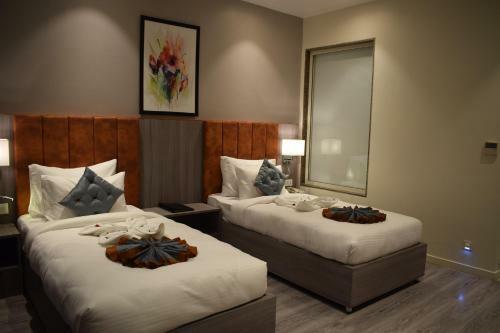 Hotel Deep Clarks Inn Lucknow