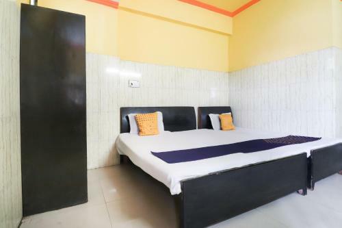 Spot On 61307 Hotel Geet Palace