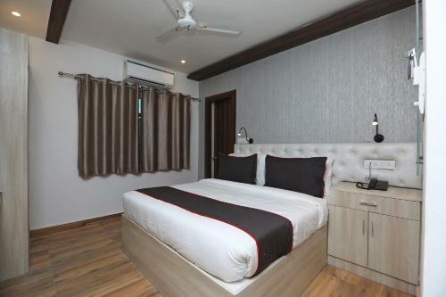 Hotel Collection O 42661 One8 Wave Mall