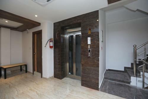 Hotel Collection O 42661 One8 Wave Mall