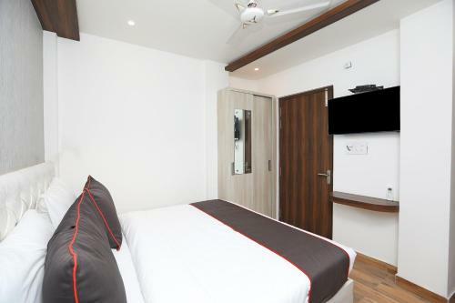 Hotel Collection O 42661 One8 Wave Mall