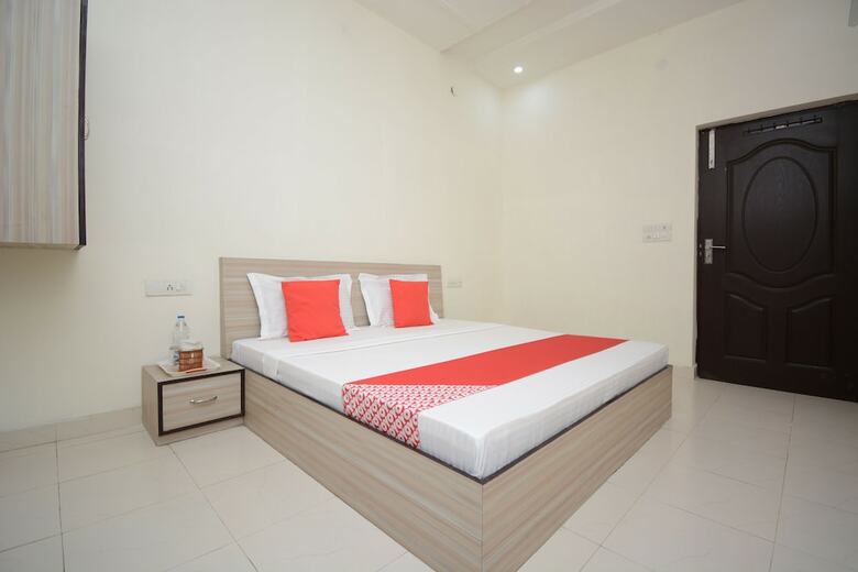 Oyo 29034 Hotel Arora Inn