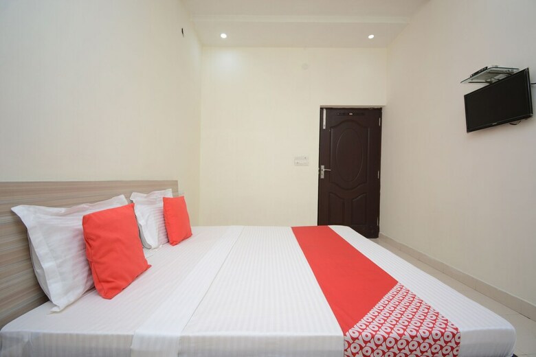 Oyo 29034 Hotel Arora Inn