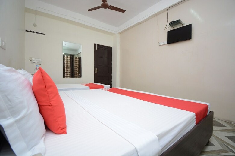 Oyo 29034 Hotel Arora Inn
