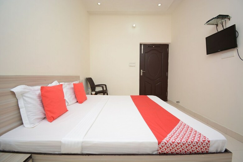 Oyo 29034 Hotel Arora Inn