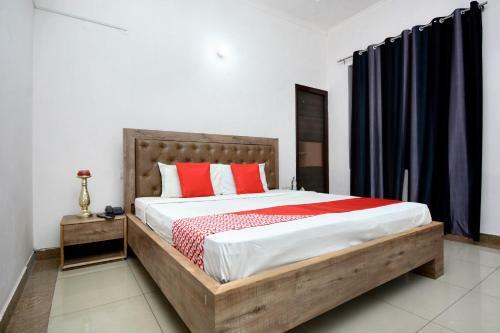 Hotel Oyo 31031 Ds Royal Guest House
