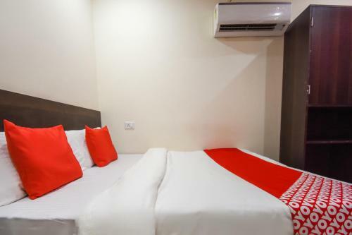 Hotel Oyo 62150 Happy Living 1819