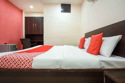Hotel Oyo 62150 Happy Living 1819