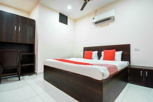 Hotel Oyo 62150 Happy Living 1819