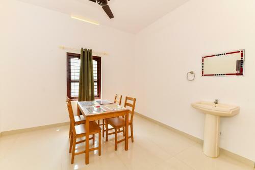 Hotel Oyo 68453 Essential Residency