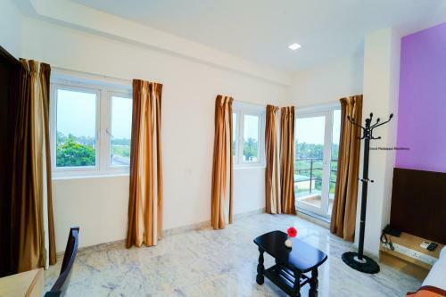 Hotel Grand Padappai Residency