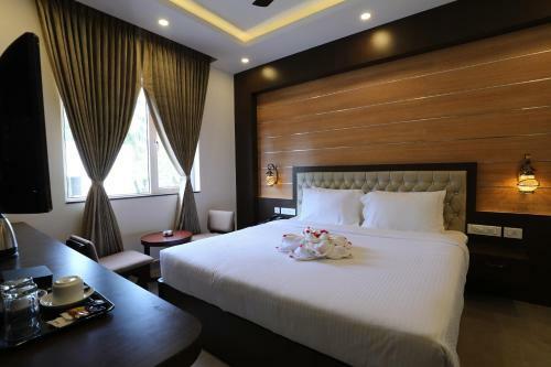Hotel Mayuraa Residency