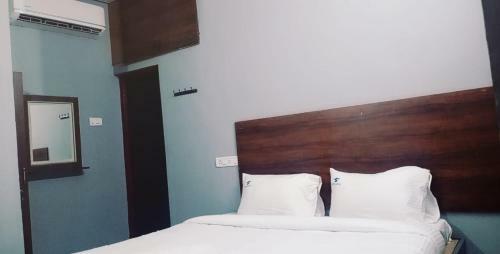 Hotel Make It Easy Way Inn (Porur)