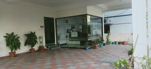 R Hotel-manapakkam