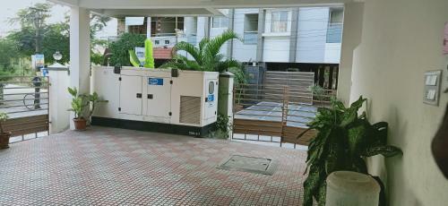 R Hotel-manapakkam