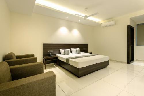 Hotel Paramount Suites & Service Apartments