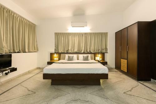 Hotel Paramount Suites & Service Apartments