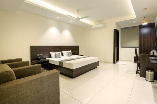 Hotel Paramount Suites & Service Apartments