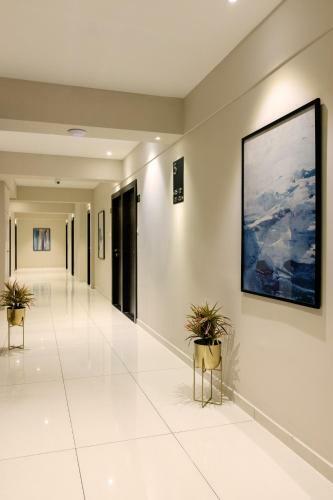 Hotel Paramount Suites & Service Apartments
