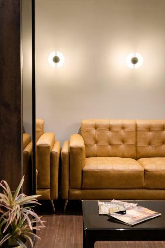 Hotel Paramount Suites & Service Apartments