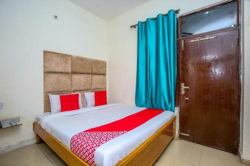 Oyo 24066 Hotel Rr Villa