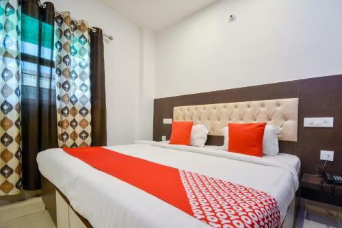Oyo 65425 Hotel Red Hut