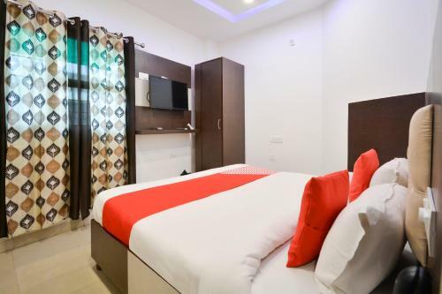 Oyo 65425 Hotel Red Hut