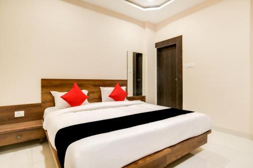 Capital O74889 Hotel Solitude 24
