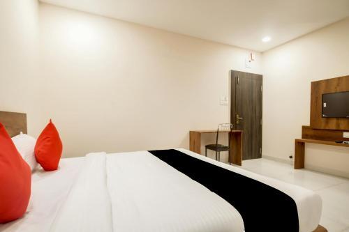 Capital O74889 Hotel Solitude 24