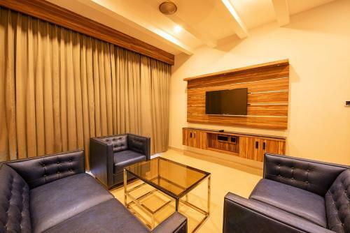 Hotel Hometown Galleria Manipal