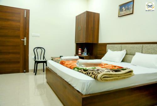 Hotel Babylon Regency, Opposite Krishna Janambhumi