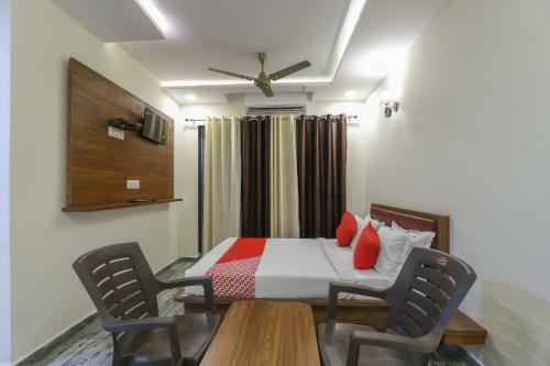 Oyo 65742 Hotel Hill Villa