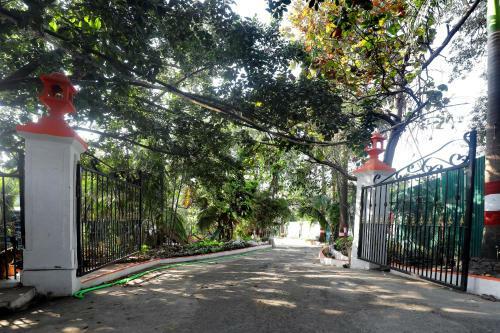 Hotel Pali Village Resort