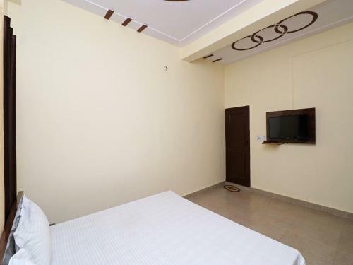 Spot On 35985 Hotel Relax Inn