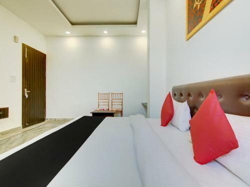 Hotel Capital O 77560 Oak Tree By Golden Plate