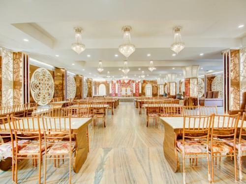 Hotel Capital O 77560 Oak Tree By Golden Plate