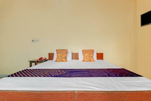Spot On 78499 Jsb Rad Moon Hotel