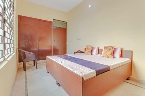 Spot On 78499 Jsb Rad Moon Hotel