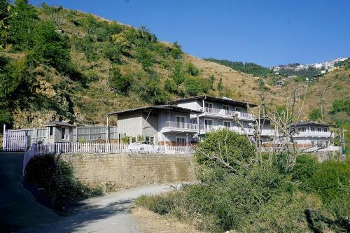 Hotel Sl Manor Hill Resort