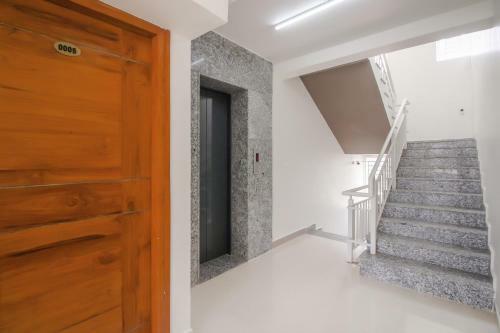Hostal Oyo 76288 Home Embassy Suits