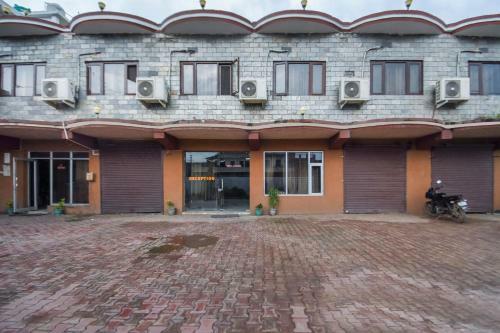 Oyo 47040 Vibes Hotel