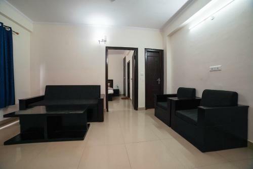 Oyo 48406 Hotel Dark Clouds