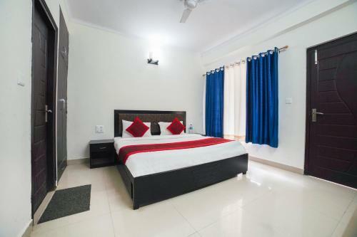 Oyo 48406 Hotel Dark Clouds