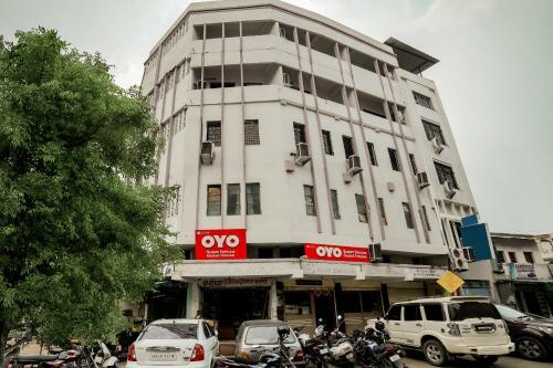 Hotel Oyo 23706 Super Deluxe Guest House