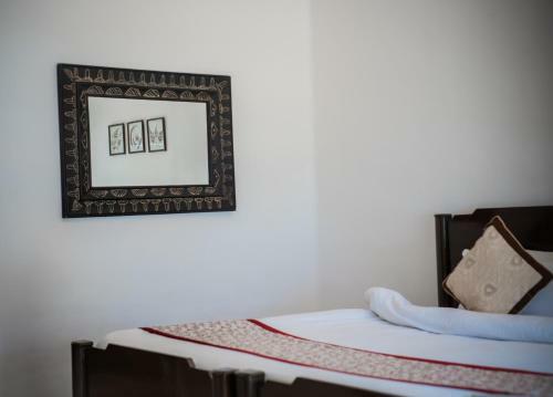 Hotel Bhikampur Lodge By Howard