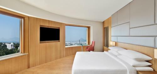 Hotel Courtyard By Marriott Nashik