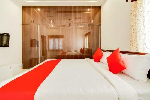 Hotel Oyo 37958 Rvn Guest Inn
