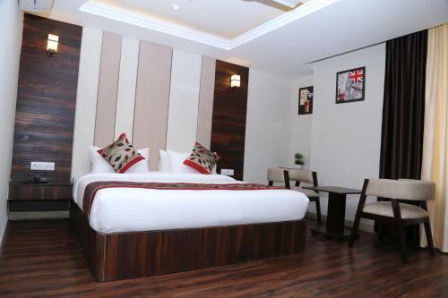 Hotel J P Residency